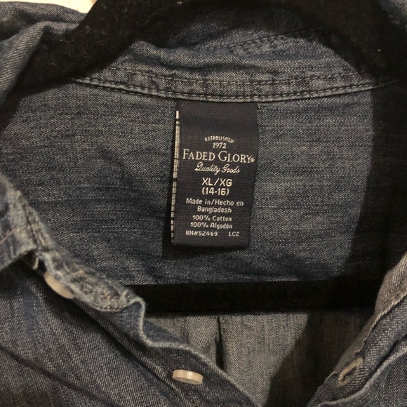 Large Faded Glory  Denim Button Down |21| - Picture 4 of 4